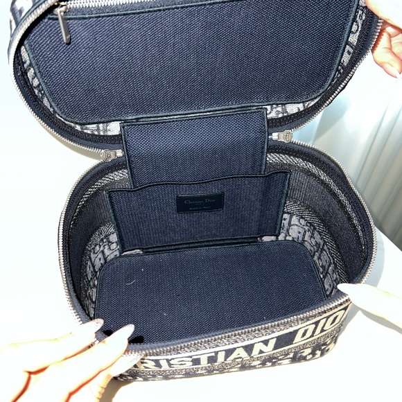 DIORTRAVEL VANITY CASE - Picture 4 of 5